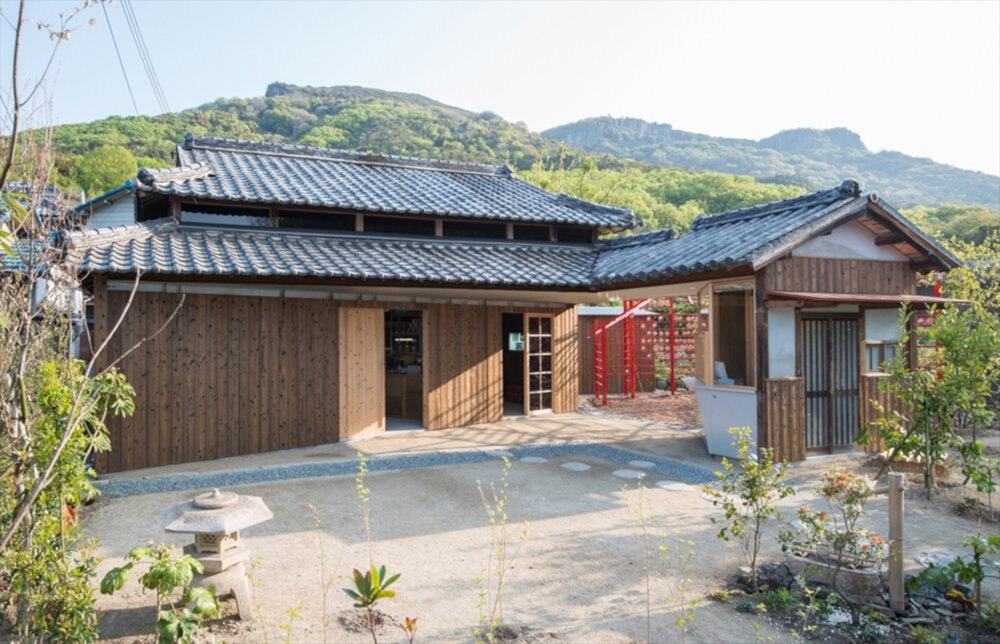 建築家
                                  成瀬 友梨<br>猪熊 純