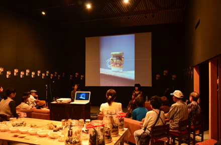 [ アーティスト in 六区 2016 ]
片山真理「bystander」
真理の部屋 in 直島