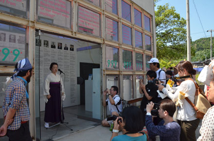 [ アーティスト in 六区 2016 ]
丹羽良徳「歴代町長に現町長を表敬訪問してもらう」
オープニングセレモニー＆クロストーク