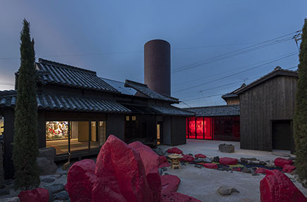 [ 豊島横尾館 ]
横尾館DE落語
