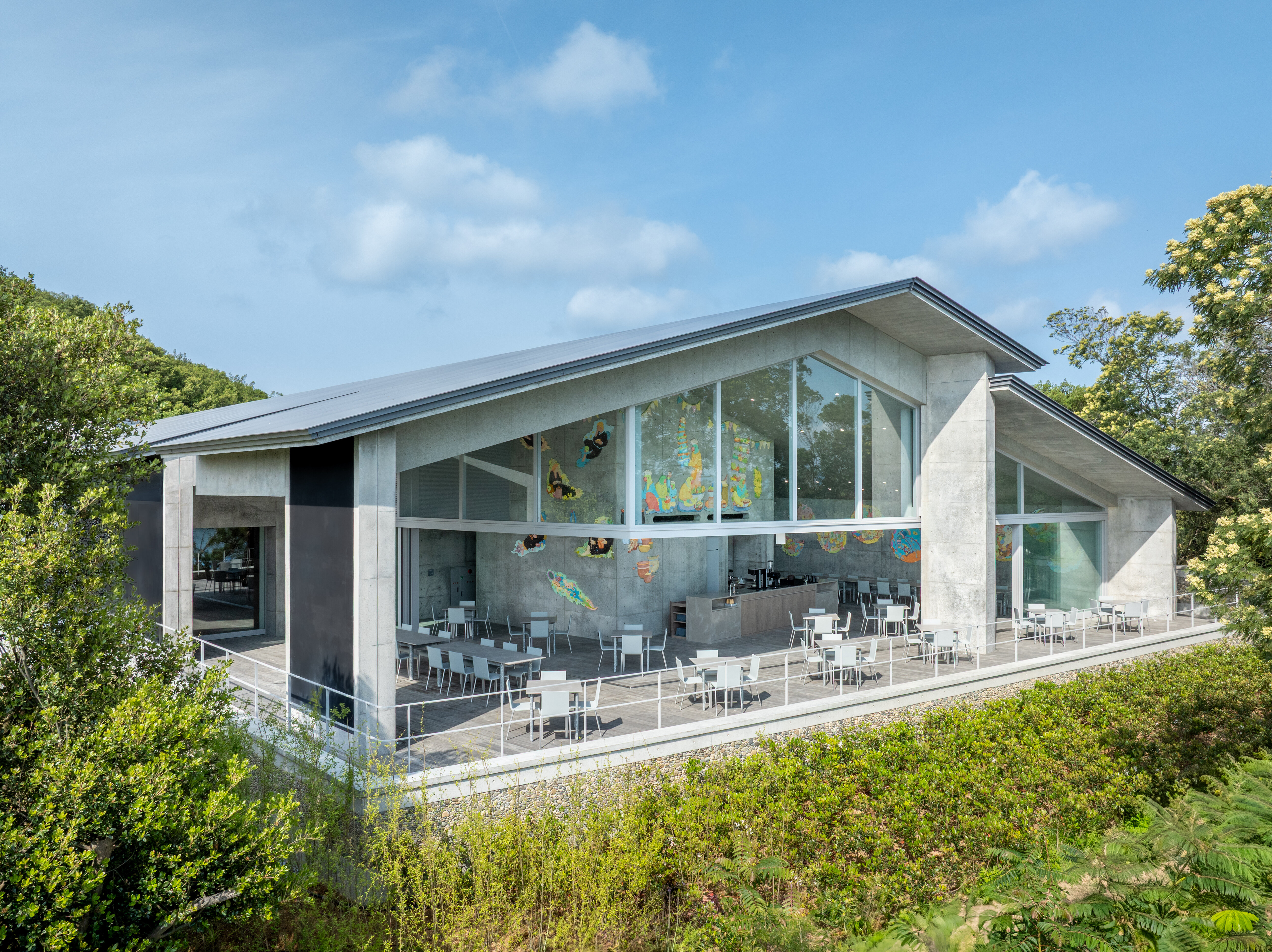 
                        Naoshima New Museum of Art　<br>＆CAFE