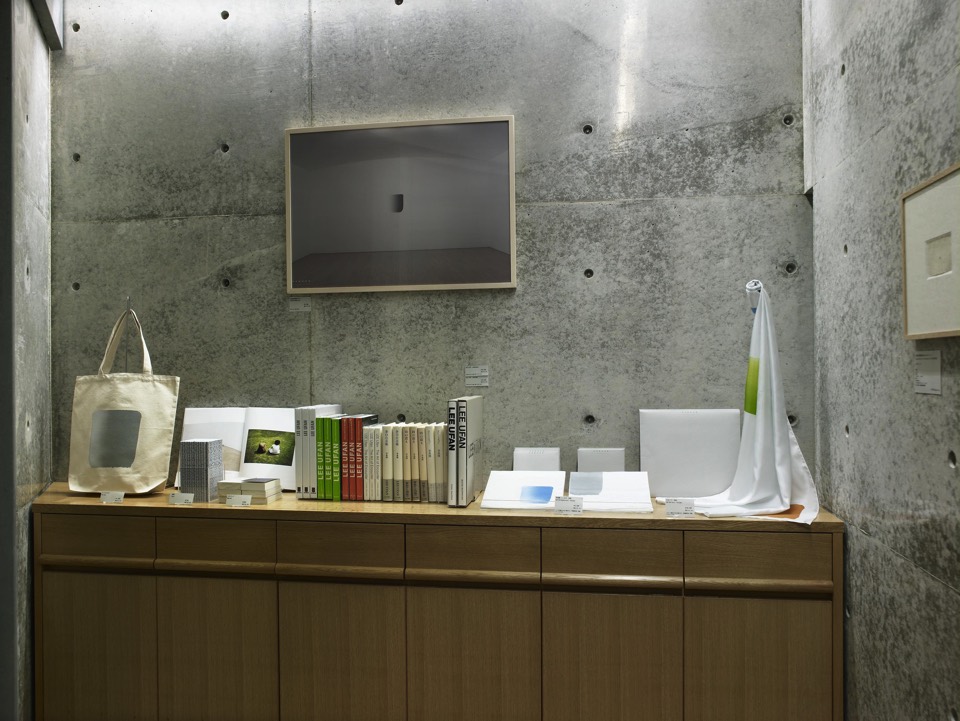 Store
                                Lee Ufan Museum Shop