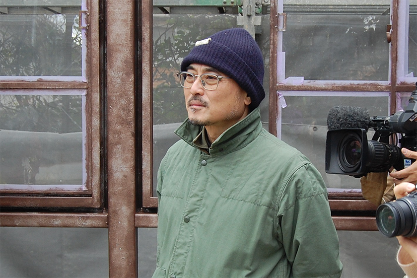 搬入の様子を見つめる大竹氏